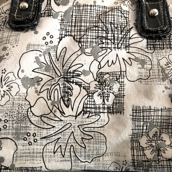 Point Zero Purse - Picture 3 of 10